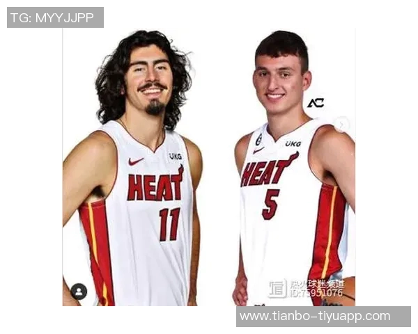 哈克斯称赞鲍威尔球风独特作为老将他让队友们更轻松发挥 哈克斯称赞鲍威尔球风独特作为老将他让队友们更轻松发挥