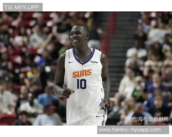 太阳主帅称赞马卢阿奇表现出色反应令人满意展现自信与进步 太阳主帅称赞马卢阿奇表现出色反应令人满意展现自信与进步