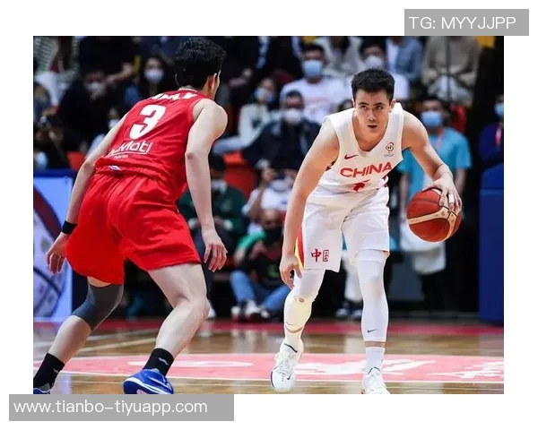 小南斯篮下强势进攻旱地拔葱单臂暴扣展现霸主风范 小南斯篮下强势进攻旱地拔葱单臂暴扣展现霸主风范