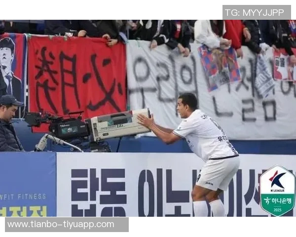 2025赛季K1联赛颁奖盛典李东炅荣获最佳球员波耶特获最佳教练殊荣