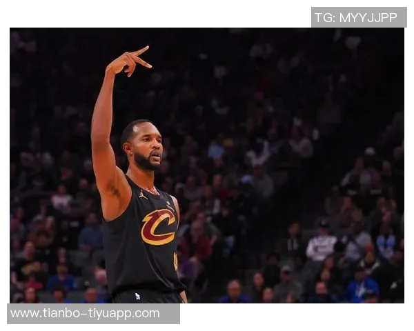 小莫布里攻防两端表现出色12投9中贡献18分10板2断2帽正负值高达26