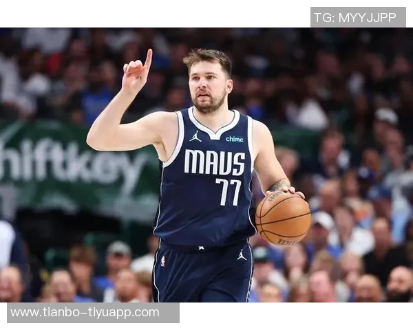 德隆谈东契奇与詹姆斯关系不佳未扶摔倒事件引发热议 德隆谈东契奇与詹姆斯关系不佳未扶摔倒事件引发热议