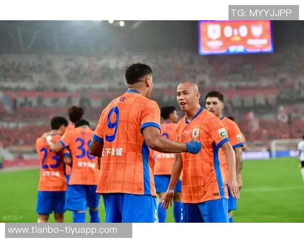 短暂休息时刻马德鲁加与克雷桑同框展现最高竞技水平