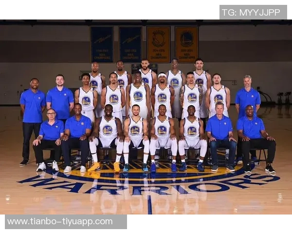 勇士新阵容亮相库里携手穆迪与威尔理查德共筑冠军梦想